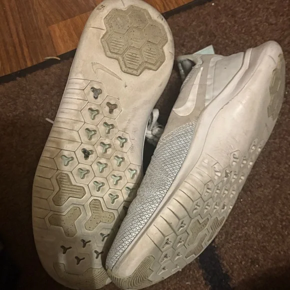 Nike Light Running Shoes - Picture 3 of 4